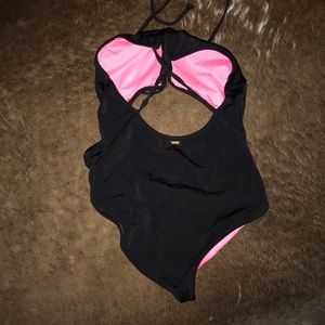 Twist back, tie in front one piece